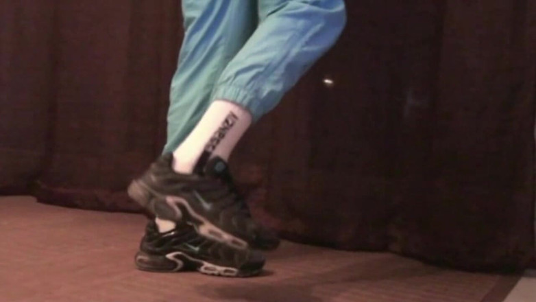 Gaybareback: Trampki fetysz sket solo