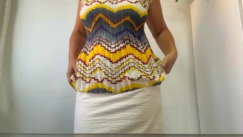 Step Mommy: Milf com peitões e bunda grande quase é pega se masturbando...