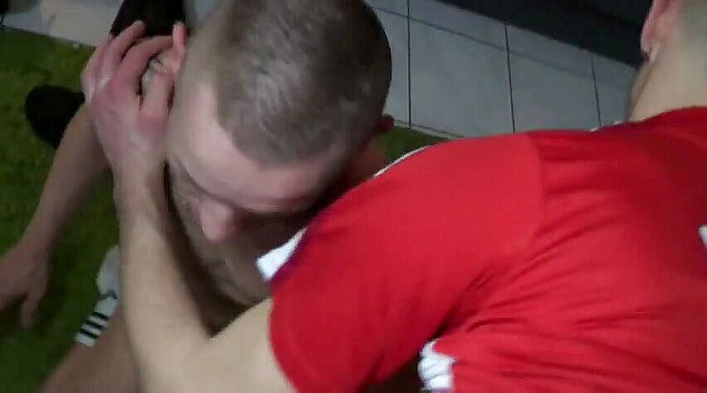 Gaybareback: 팀 코스라에게 맨발로 따먹히는 조던 도슨