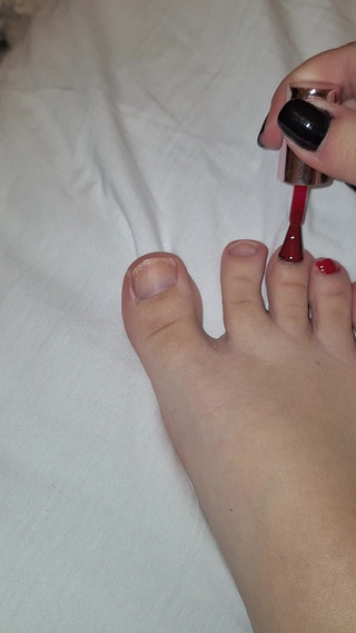 Mell: Messy Toes