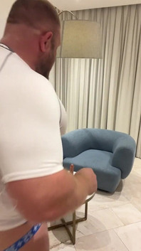 Jack si è impilato cavalcando e giocando con il suo grosso dildo