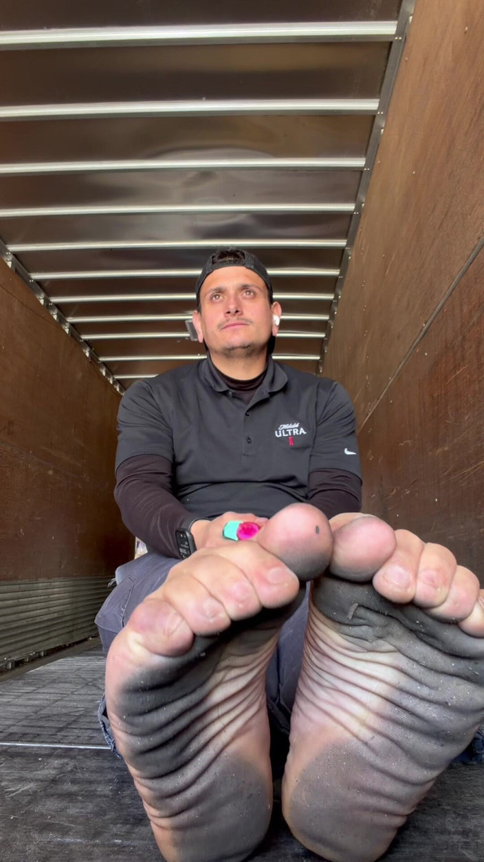 Barefoot Trucker: Filthy soles