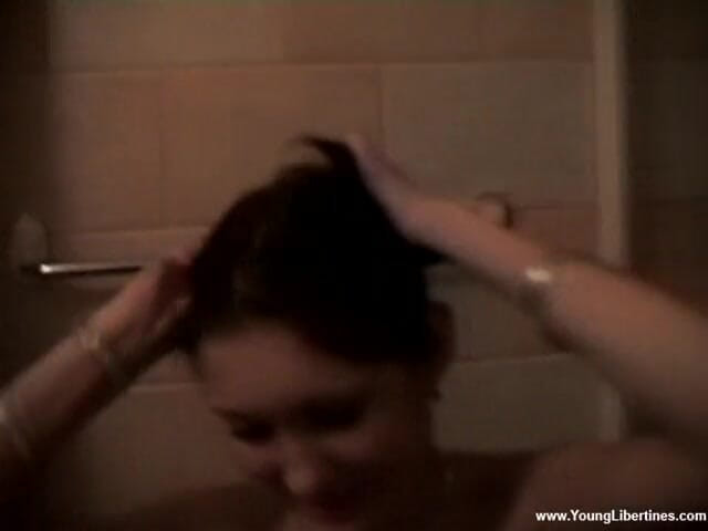 Young Libertines: Powerful blowjob in a shower