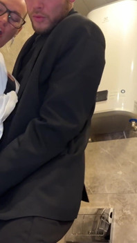 继女没想到看到她的继母和情人...