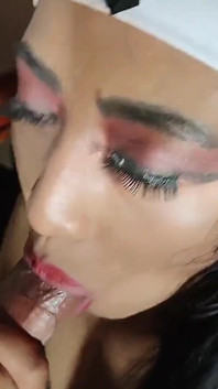 Sexy jeptiška poprvé zkouší anální sex a znovu prožije krém na zadku