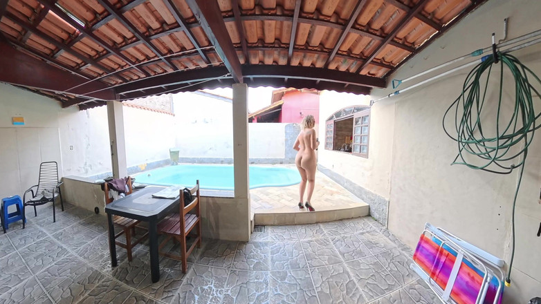 Victor SweetCoupleStories: Reporter rozbiera się nago po złapaniu włamywania się do domu.