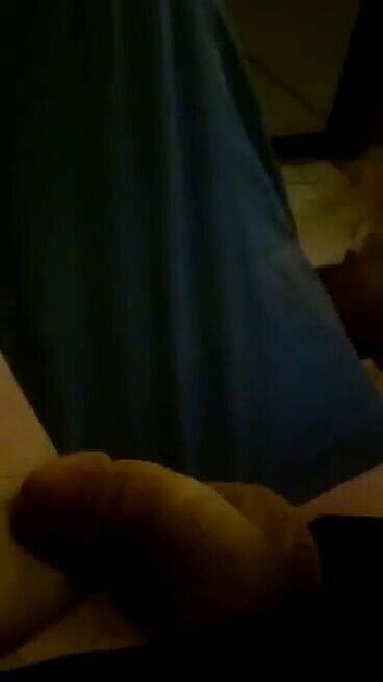 GeneWadexxx: Порнозвезда с большим медведем Genewade42xxx кончает