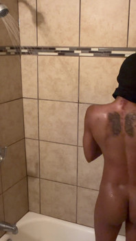 Showing off my ass to my fans while I shower!