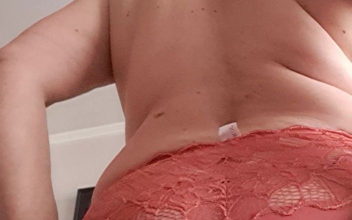 Mommy big hairy pussy: Stiefmutter zeigt sich im höschen vor der kamera