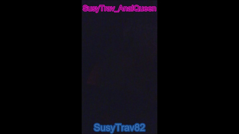 SusyTrav_AnalQueen: Походка обнаженной в комбинезоне на улице