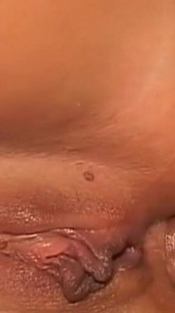 Madura milf de pelo corto obtiene su coño golpeado
