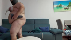 esclavo_masoca-91: Schiavo frustato con bastone e fisting dildo