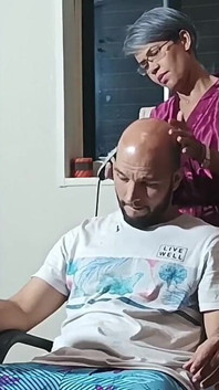 Ich bitte meine stiefmutter, mich zu rasieren und ich ficke sie am Ende hart.