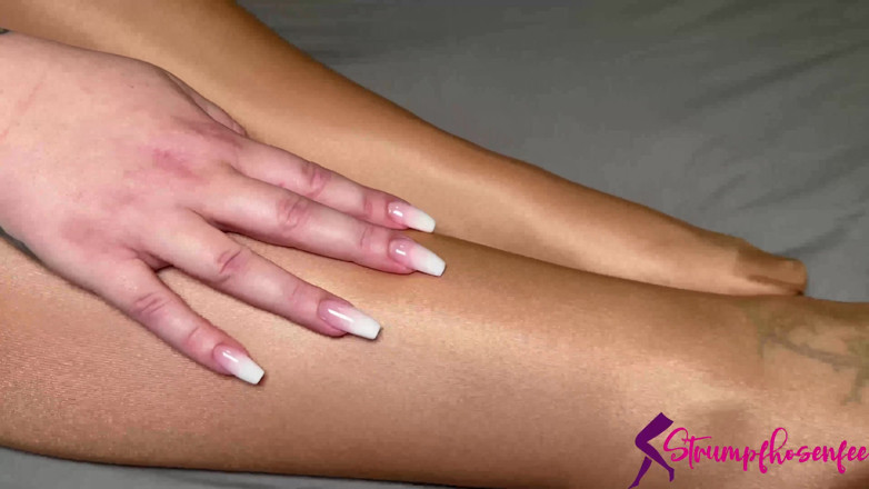 Tights free: Pantyhose teasing close-up