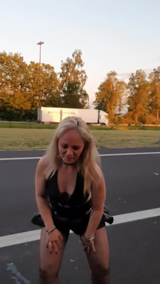 Street porn reality: The pissing road 07