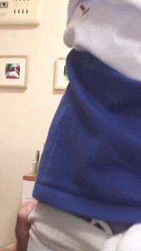 アジアのホットメイドシーン-3彼女の上司とファックする貧乳の細いメイド