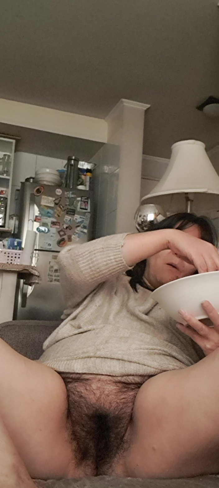 Mommy big hairy pussy: 熟女 mukbang jerkoff 水果