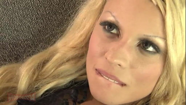 Videorama: Blonde Dream Woman with Tattoos Lust for Sex