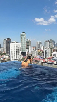 Bikini azdırma, meme dekoltesi, ayaklar, meme teşhiri