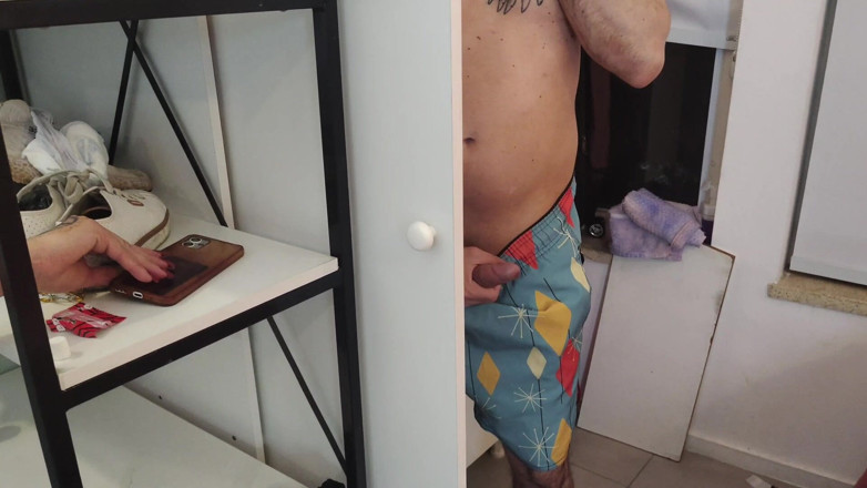 Tiffany Montavani: Hijastro olisqueando las bragas de su madrastra