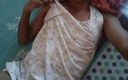 Desi Girl Fun: Chica del pueblo mostrando tetas y coño