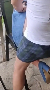 Cewek sange ini lagi asik masturbasi dan berakhir dengan gaya doggy