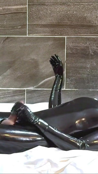 Distracție cu vibrator dublu, partea 2 - Alex în latex