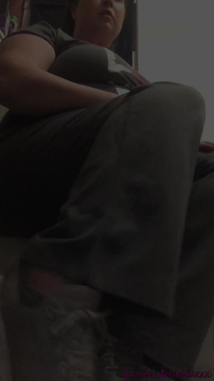 Goddess Amanda: Szarpnij Się Do Moich Śmierdzących Skarpetek I Brudnych Stóp