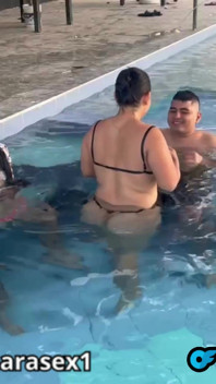 부모님 앞에서 수영장에서 섹스
