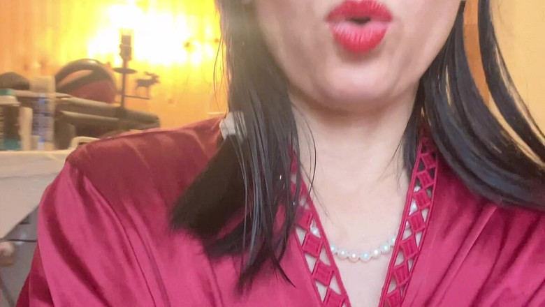 sweethanajapanese: La piccola ragazza carina Hana chan sexy in abito rosso...