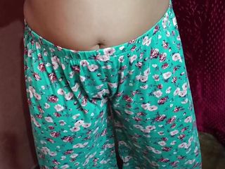 Poojakabir: 我让我的男朋友看到我的身体