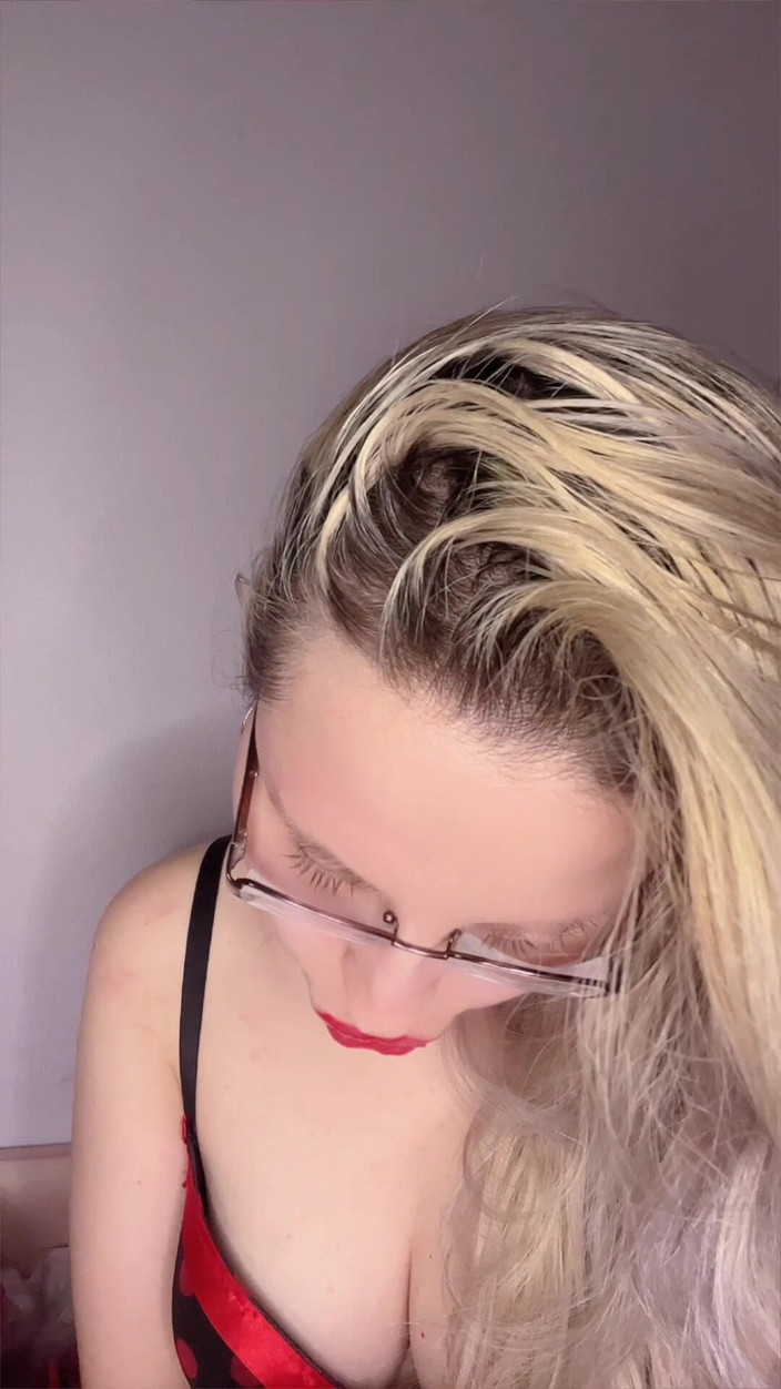 FinDom Goaldigger: Grandes lábios vermelhos no seu pau