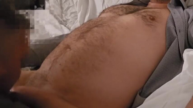 UCbj: Verschwendet keinen tropfen - verheirateter dilf wird von seinem schwanzlutscher bedient