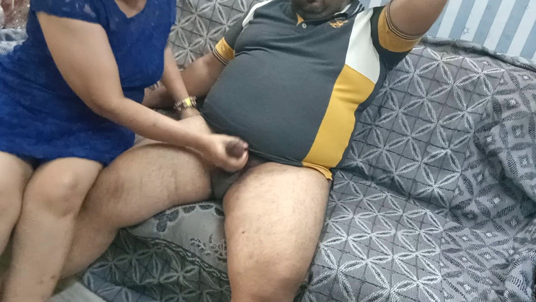 aliabegum: Malayali verpleegster masseren een grote pik met een happy end...