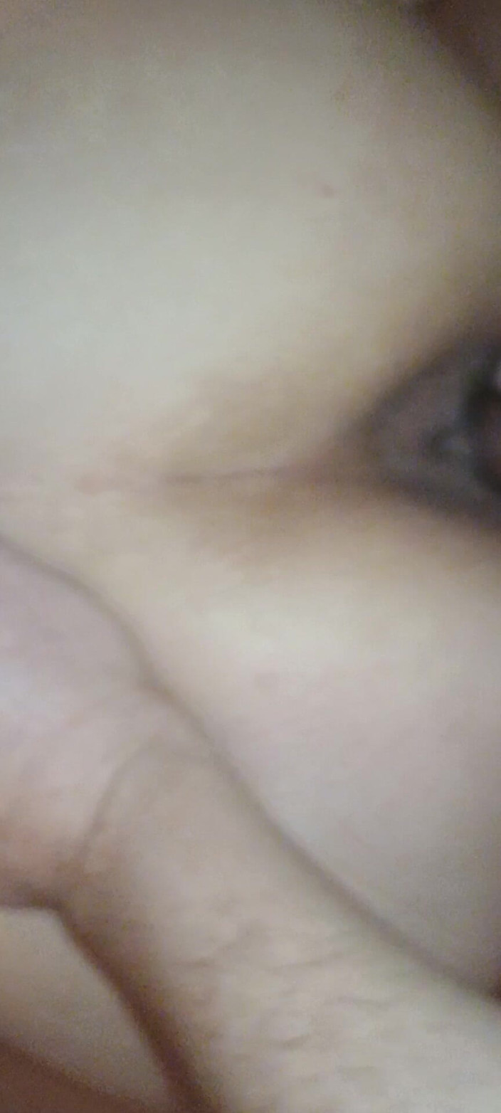 Ionut899: मेरे सौतेले पिता मुझे मेरी चूत में जोर से चोदते हैं