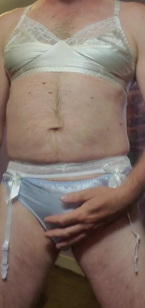 Fantasies in Lingerie: Grande colpo di sperma indossando le mie mutandine di seta...