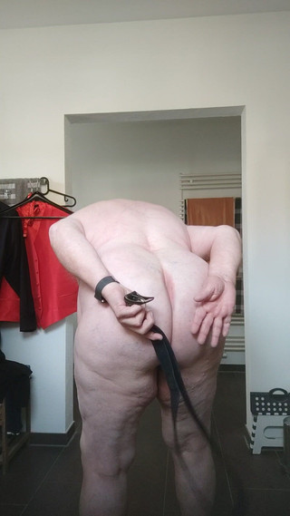 Karlchengeil: 被殴打的裸体