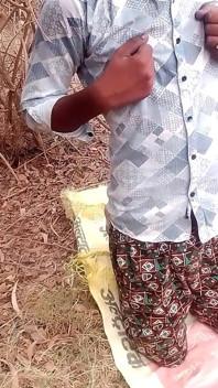 Pantat bahenol gadis remaja hot amatir india dientot habis-habisan sama timun besar di hutan bagian 2