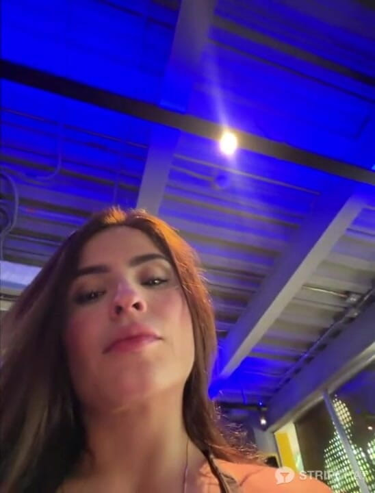 Milf Latina: I Like to Show My Vagina at the Gym in...