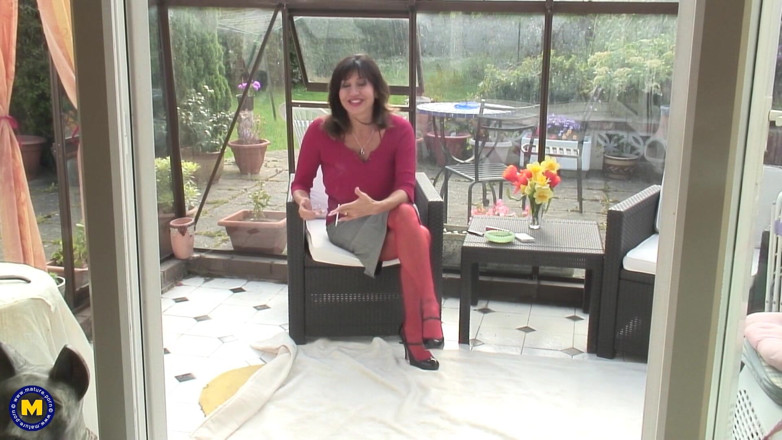 Mature Solo NL: Busty mature smokes a cigar and plays with her pussy