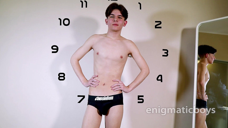 Enigmatic Boys: Ren Mirror