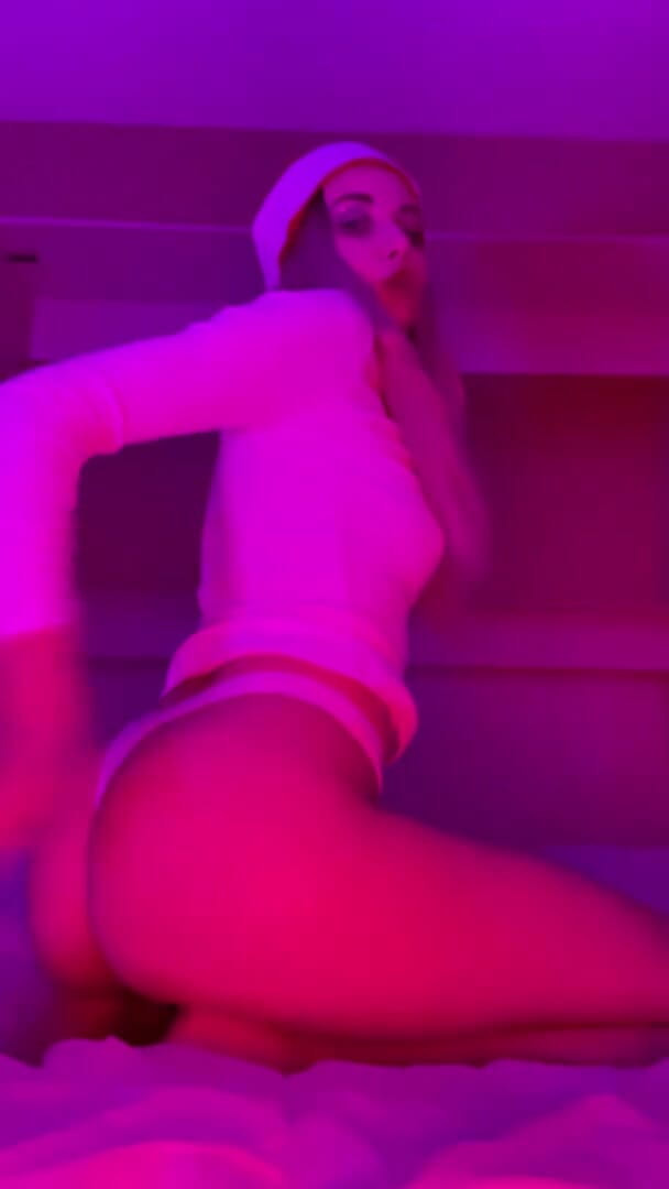 My bf cuckold: Chica sexy de año nuevo juega con vibrador no desnuda