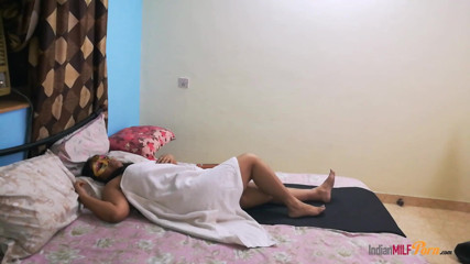 Shanaya Bhabhi: Bhabhi India Shanaya selepas mandi di tuala putih menikmati urutan...