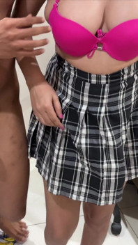 Une jeune étudiante de plus de 18 ans veut jouer à un jeu de classe BDSM avec son prof, film complet