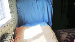 Kitty_Cross: Ohromující Femboy Předvádí nohy v lesklých punčochách