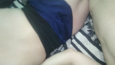 Fitcure1: बिस्तर में मेरी स्कर्ट वाली प्रेमिका के साथ साइड चुदाई