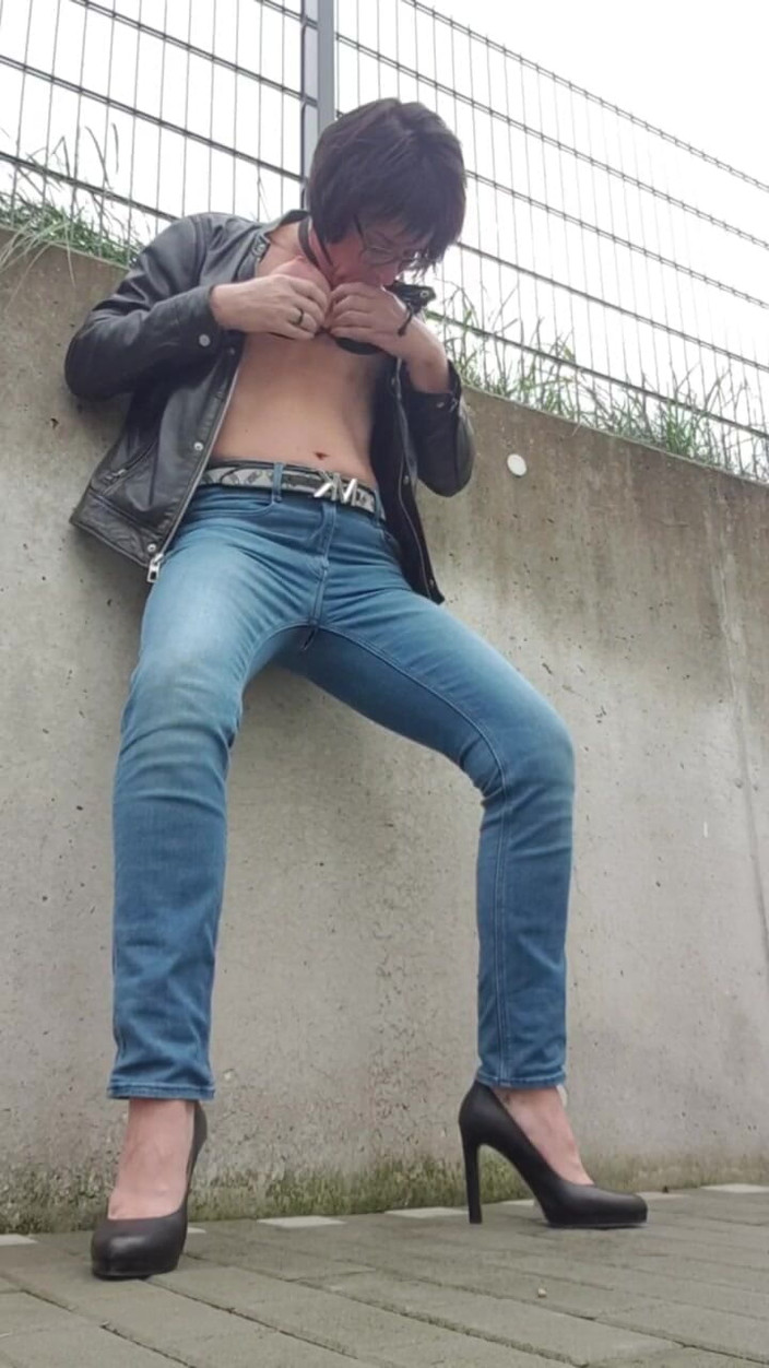 JulieEroticDress: Stříkání do džín