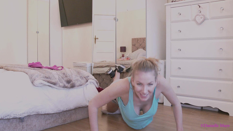 Danielle Maye: Mi novia fitness, escena 1