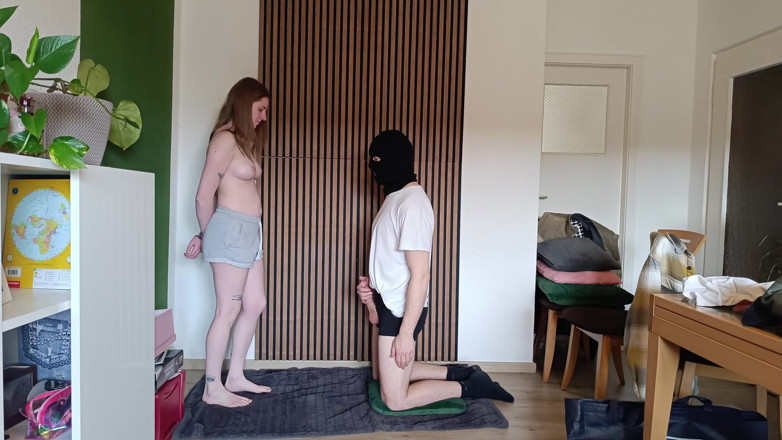 GermanBallsBusted: Latihan Ballbusting Tanpa Alas Kaki
