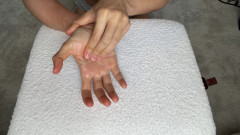 Ms Emmy Lynn: Masturbación de novia de la mano